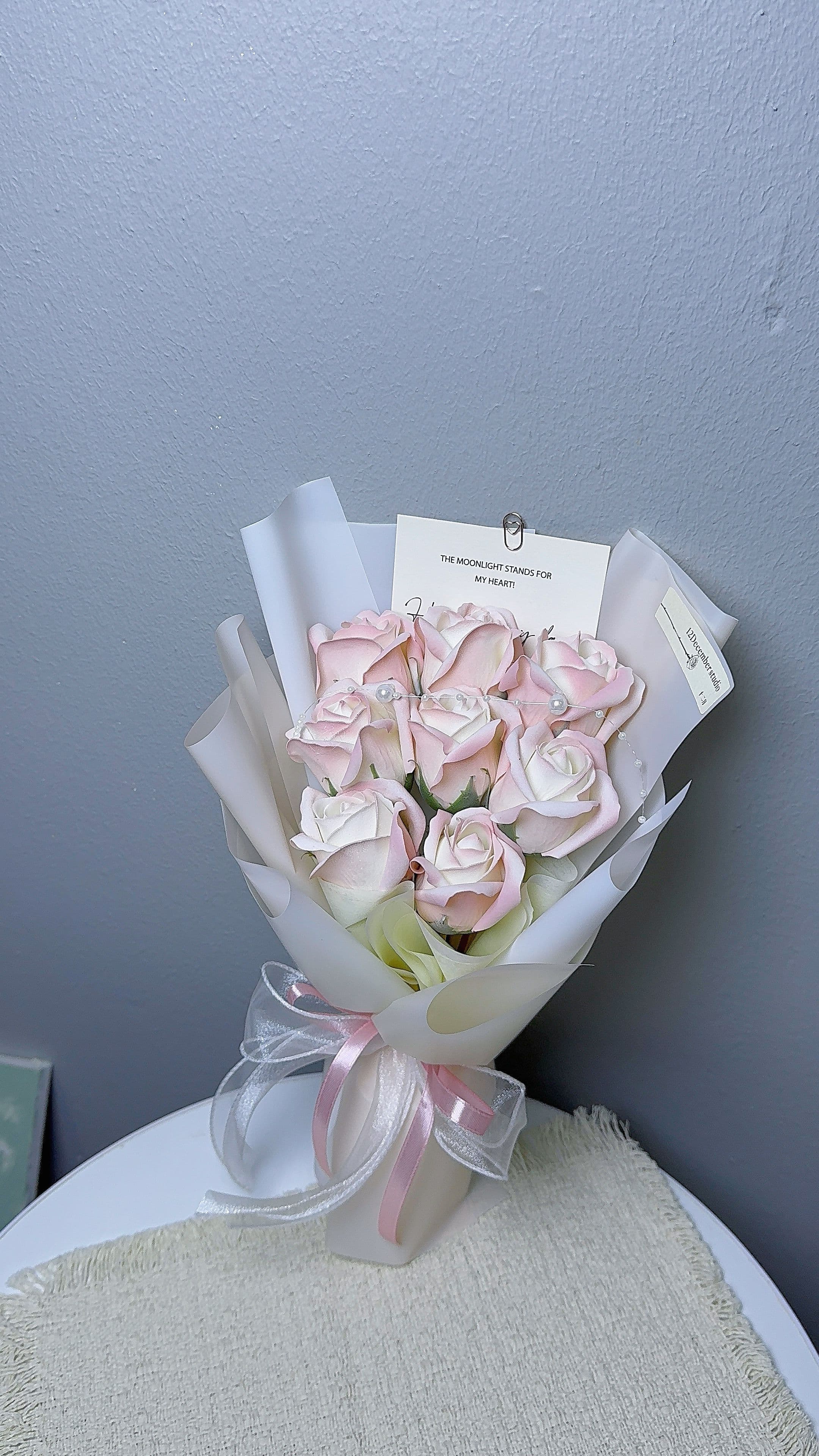 8 roses